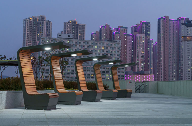 Smart Solar Bench