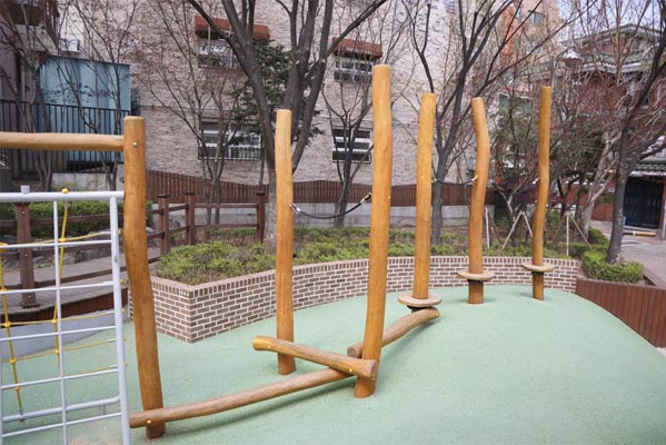 Round Moon Children's Park