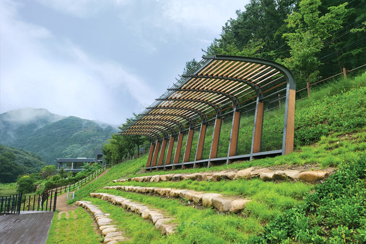 Daedeokji Rest Area in Daegu