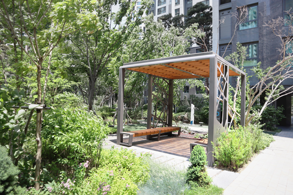 Seoul Forest Riverview Xi Apartment