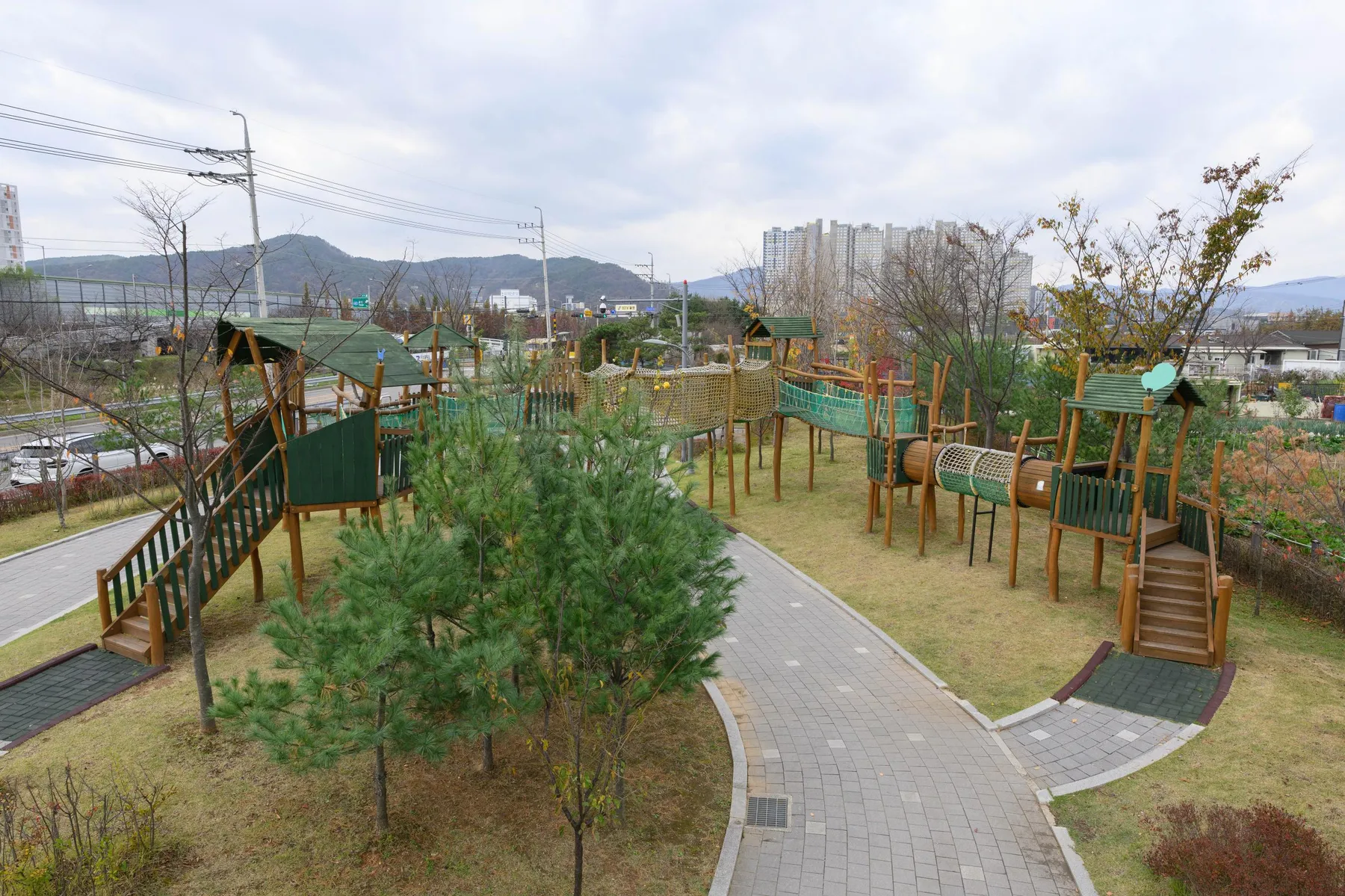 용인 꽃구름 어린이공원 시공사례 사진 1